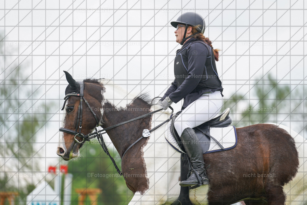 20240509-FAH02533 | Turnierbilder der Turnierfotografen Bayern, Pferdesport Fotografie, Reitsportbilder, Turnier Landberg am Lech, Turnierbilder bayern, Fotoagentur Herrmann