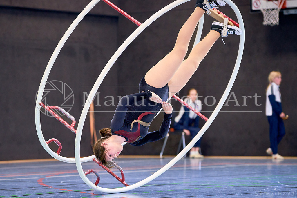 C-DSC03575 | Professionelle Sportfotografie in Hamburg, Schleswig-Holstein und Niedersachsen – spezialisiert auf Rhönrad, Geräteturnen, Leistungsturnen und rhythmische Sportgymnastik. Bundesweite Begleitung von Rhönrad-Events. Jetzt Sport-Fotos - Realisiert mit Pictrs.com