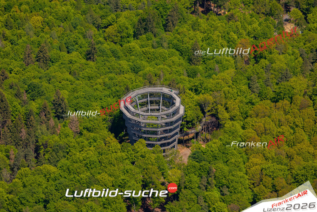 Die Luftbildaufnahme Baumwipfelpfad - Steigerwald wurde 2019 mittels Flugzeug (keine Drohne) erstellt. Perfekte Schärfe und Druck- Ergebnisse- Garantiert!