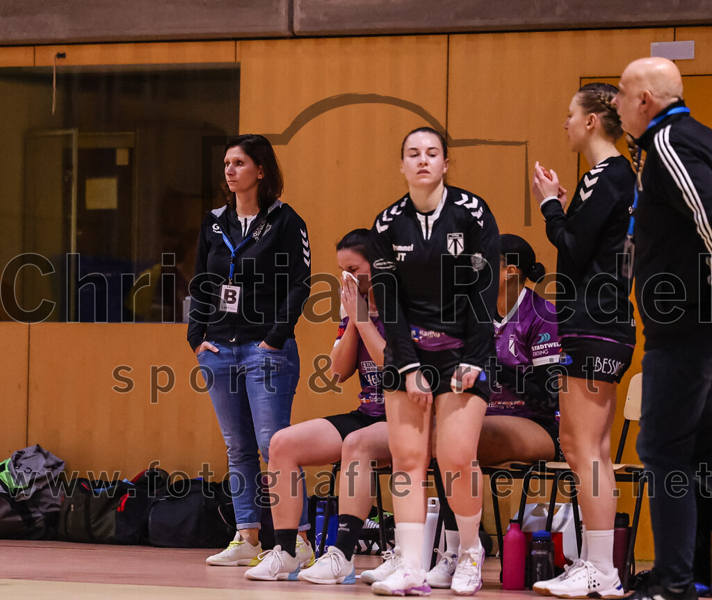2025-01-11_085_SpVgg_Altenerding_gegen_HF_Scheyern | Erding, Deutschland, 11.01.2025:Handball, Bezirksoberliga Frauen Altbayern 2024 / 2024, 10. Spieltag, SpVgg Altenerding gegen HF Scheyern, Endergebnis: 20:23Trainer Grit Kschischow (SpVgg Altenerding)Foto: Christian Riedel / fotografie-riedel.net