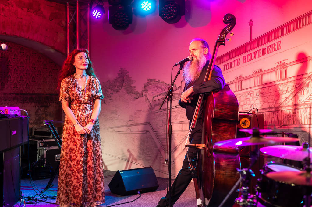 Maria Markesini Konzert | Maria Markesini meets Klazz Brothers im Forte Belvedere Leisnig zum Festival Hallo Leisnig 2022. - Realisiert mit Pictrs.com