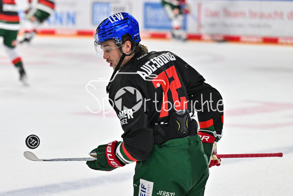 Nürnberg Ice Tigers - Augsburger Panther | im Bild Riley McCOURT (Augsburger Panther #72) beim Warmup vor der Partie / Freisteller / Einzelfoto