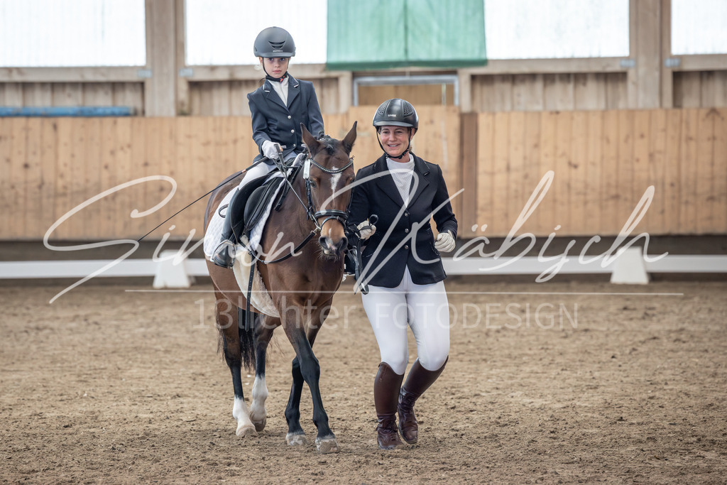 20251011-_3LI8789 | Tierfotografie Pferde, Hunde, Katzen, Haustiere.
Turnierfotografie Reitturniere, Reiten, Springreiten, Dressur in Hanau, dem Main-Kinzig-Kreis und dem Rhein-Main- Gebiet um Frankfurt