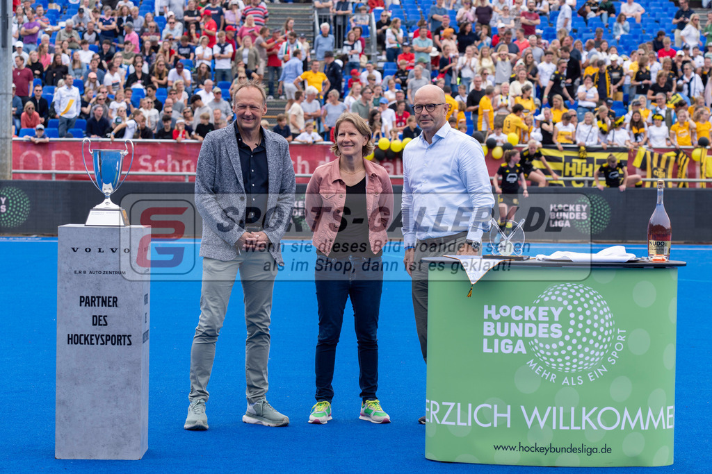 Final4_20250601-1213-HK108372 | Krefeld, Deutschland, 01.06.2025:  Feldhockey Final4 2025 – „Deutsche Feldhockey-Meisterschaften 2025“ Harvestehuder HTC - Düsseldorfer HC (Finale Damen) im Gerd-Wellen-Hockeyanlage am 01.06.2025 in Krefeld, Deutschland. (Foto von Kramhöller/Fehrmann/Kaste)Krefeld, Germany, 01.06.2025: Feldhockey Final4 2025 – „Deutsche Feldhockey-Meisterschaften 2025“ Harvestehuder HTC - Düsseldorfer HC (Finale Damen) in Gerd-Wellen-Hockeyanlage at 01.06.2025 in Krefeld, Deutschland. (Foto from Kramhöller/Fehrmann/Kaste)