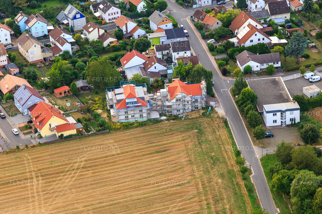 Luftbild: 2 Mehrfamilienhäuser im Bau an der Jakob-Becker-Straße im Ortsteil Mörzheim in Landau im Bundesland Rheinland-Pfalz in Deutschland. Foto: IMG_094579.jpg vom 02.09.2016 durch Werner Riehm/FLY-FOTO.de