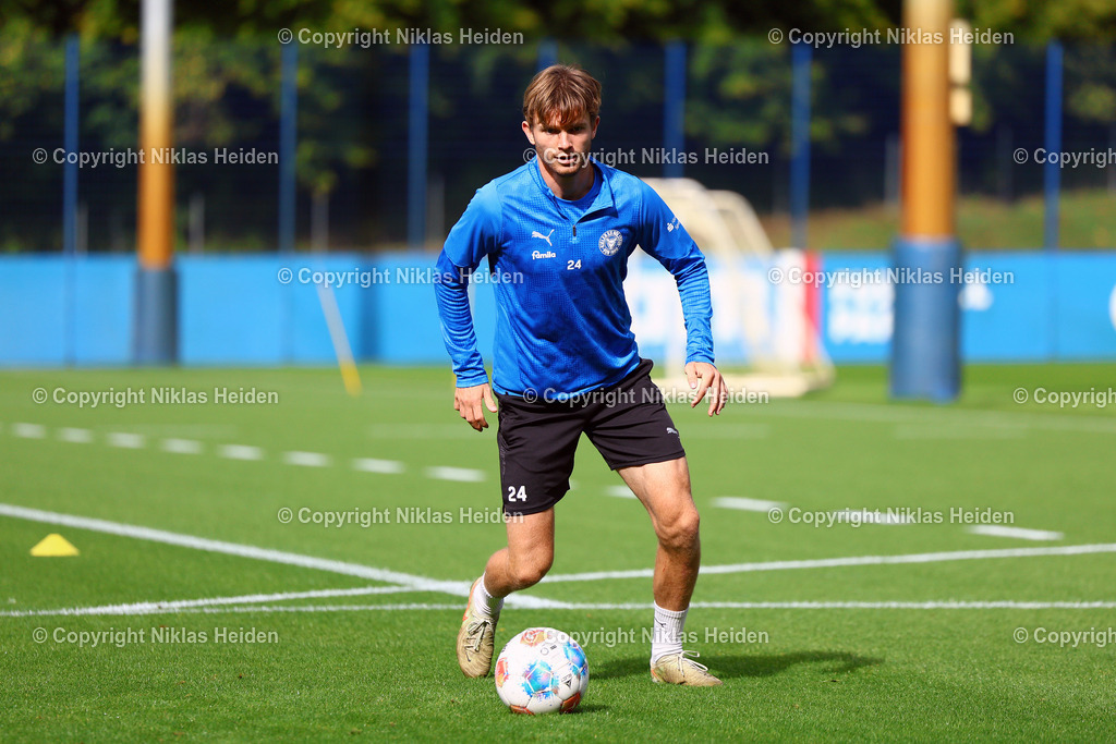 NH_HolsteinKiel_Training_16092025 | #24 Magnus Knudsen (Holstein Kiel)Fußball I Herren I Training I Saison 2025-2026 I Holstein Kiel I 16.09.2025 I Citti-Fußballpark