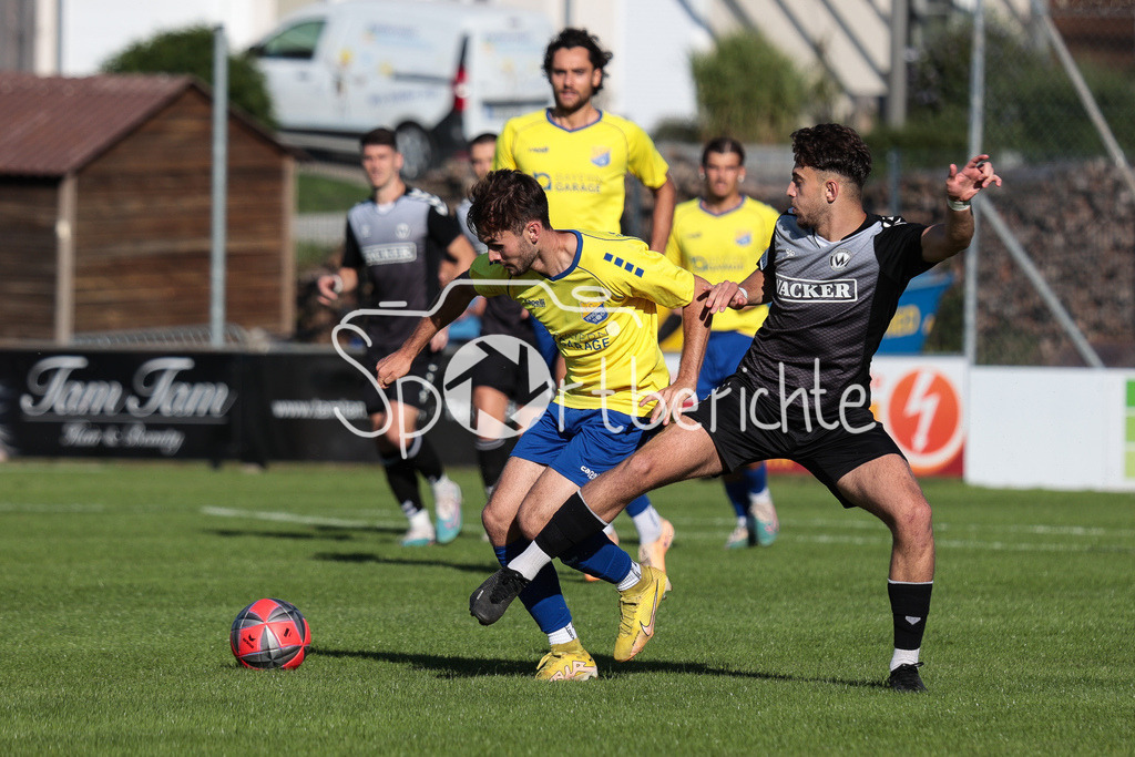 FC Pipinsried - SV Wacker Burghausen | Bendedikt WIEGERT (FCP #28) im Duell mit Edin HYSENI (SVW #18)