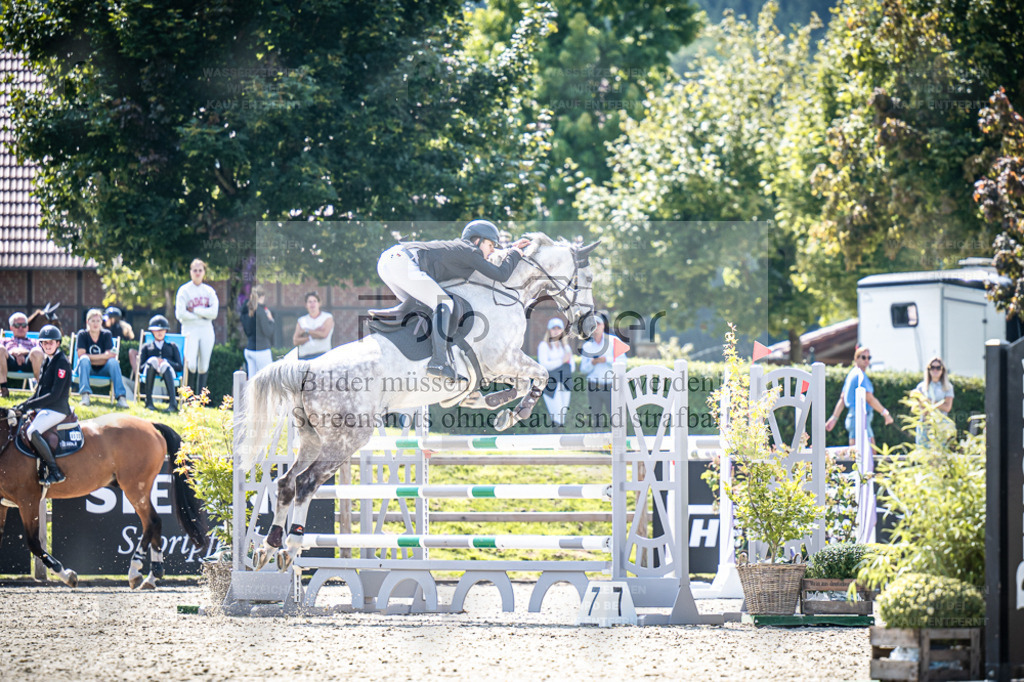 DOS_7226 | Entdecke hochwertige Reitturnierfotos von Foto Oger. Professionell, emotional und authentisch – jetzt Lieblingsmomente im Shop bestellen. - Realisiert mit Pictrs.com
