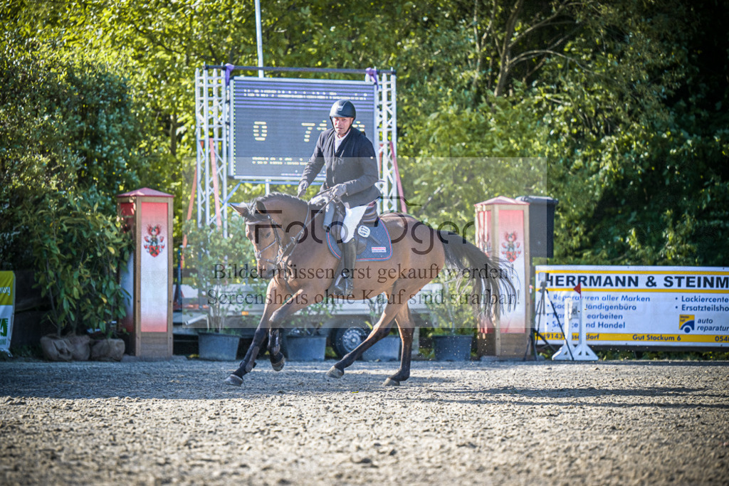 DOS_6995 | Entdecke hochwertige Reitturnierfotos von Foto Oger. Professionell, emotional und authentisch – jetzt Lieblingsmomente im Shop bestellen.Deutschlandweite Turnierfotografie. - Realisiert mit Pictrs.com