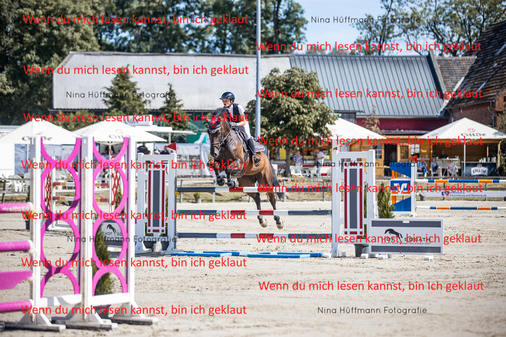 BK1A6771 | Turnierbilder Turnierfotos Nina Hüffmann Turnierfotografie Pferdefotografie Tierzeichnung Haustierzeichnung Pferdezeichnung Hundezeichnung Videograf  - Realisiert mit Pictrs.com