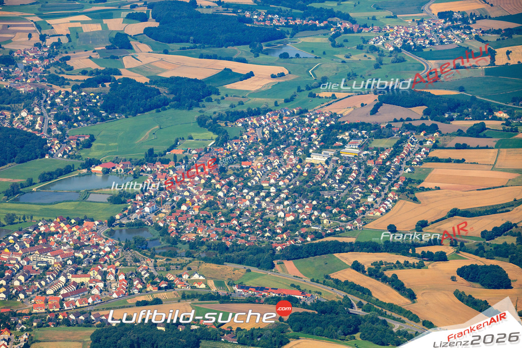 Die Luftaufnahme der Stadt Stegaurach wurde vom UL-Flugzeug heraus erstellt ( keine Drohne )- hohe Auflösung für beste Qualität