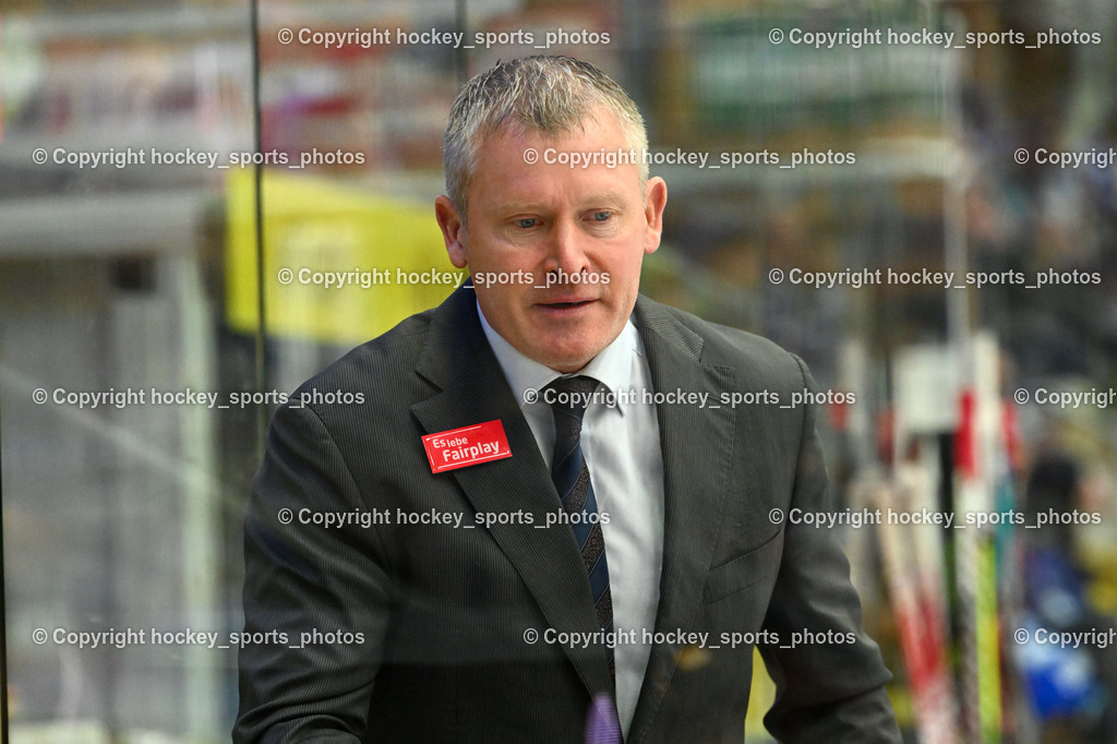 EC IDM Wärmepumpen VSV vs. HC Bozen 19.9.2023 | Headcoach HC Bozen SUNDBLAD NIKLAS, win2day icehockeyleague, EC IDM Wärmepumpen - HC Bozen  am 19.09.2023 in Villach (Stadhalle Villach), Austria, (Photo by Bernd Stefan)