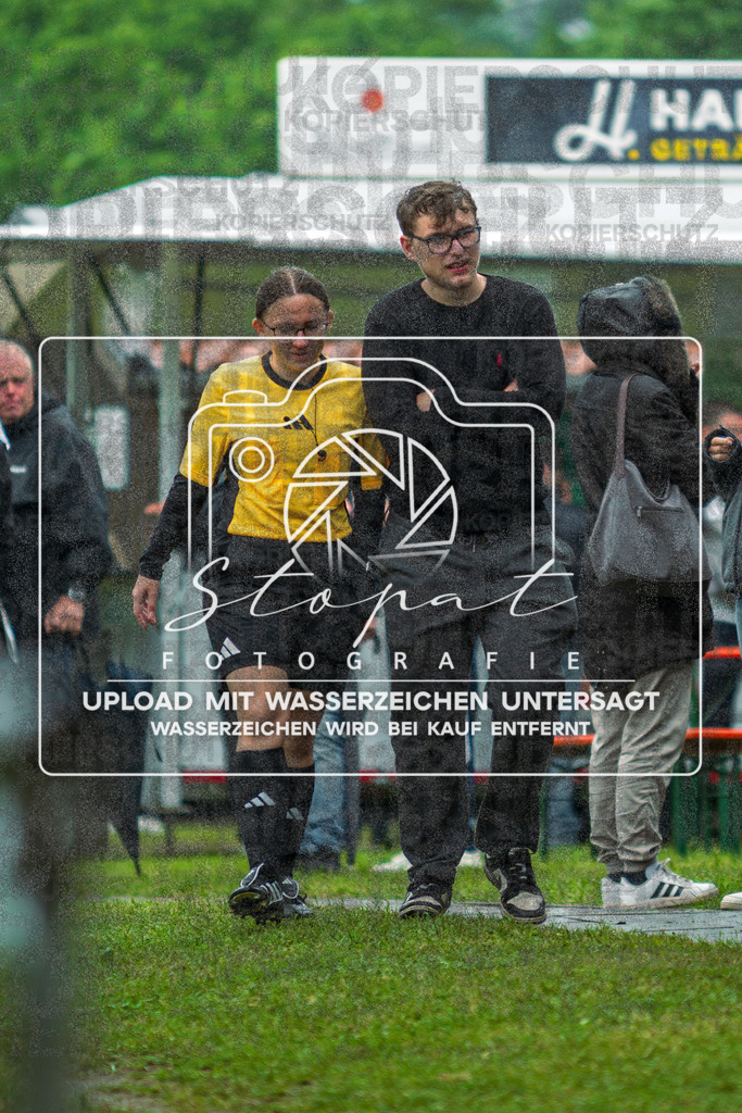 Final Kreispokal HK - Germania Walsrode vs. TSV Wietzendorf | Katharina Schreider, Zuschauer; Finale Kreispokal HK - Germania Walsrode vs. TSV Wietzendorf am 07.06.2026 in Sportplatz Alter Schulweg, Schülern - Realisiert mit Pictrs.com