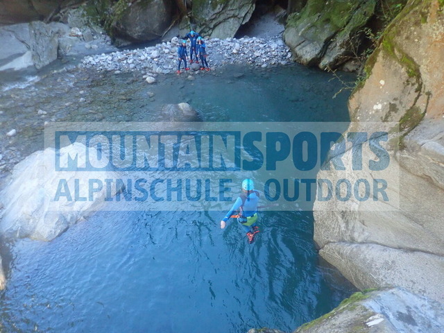 PC020050 | Bestelle die Bilder deines Berg- oder Wasser-Abenteuers mit Mountain Sports bequem von zu Hause aus direkt über unseren Online Fotoshop von pictrs.com. - Realisiert mit Pictrs.com