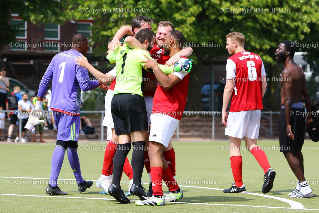 NH_KlubKosova_HarburgerSC_Testspiel_HarburgPokal_21072024 | Der Harburger SC bejubelt den Sieg beim Harburg-Pokal.Fußball I Herren I Testspiel (Harburg-Pokal) I Saison 2024-2025 I Klub Kosova - Harburger SC I 21.07.2024 I Sportplatz Alter Postweg