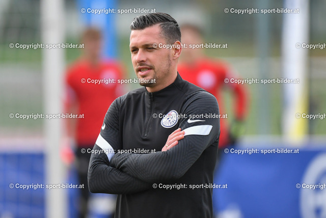 AUT, 2.Liga, FC Blau Weiss Linz vs FC Liefering | 29.10.2022, Hofmann Arena Linz, AUT, 2.Liga, FC Blau Weiss Linz vs FC Liefering, im Bild Zlatko Junuzovic, Co-Trainer FC Liefering (Liefering)


// Admiral 2. Liga Match between FC Blau Weiss Linz and FC Liefering in Linz, Austria on 2022/10/29
