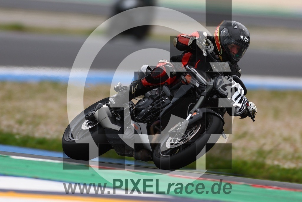 0216-20260331_02007 | Schöne Erinnerungen an spannende Momente - das festzuhalten ist unser Job. PIXELrace.de ist seit 2003 auf den Rennstrecken Europas unterwegs um die Action draußen beim Fahren und die wunderbare Stimmung imm Fahrerlager für euch einzufangen.