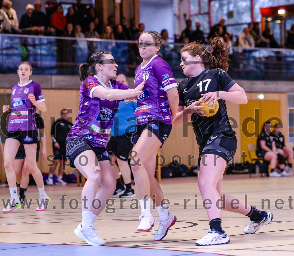 2024-12-14_113_SpVgg_Altenerding_gegen_SVA_Palzing | Erding, Deutschland, 14.12.2024:Handball, Bezirksoberliga Frauen Altbayern 2024 / 2024, 9. Spieltag, SpVgg Altenerding gegen SVA Palzing, Endergebnis: 20:30Katharina Künstner (SpVgg Altenerding, #23), Lena Prem (SpVgg Altenerding, #8), Christina Schredl (SVA Palzing, #17)Foto: Christian Riedel / fotografie-riedel.net