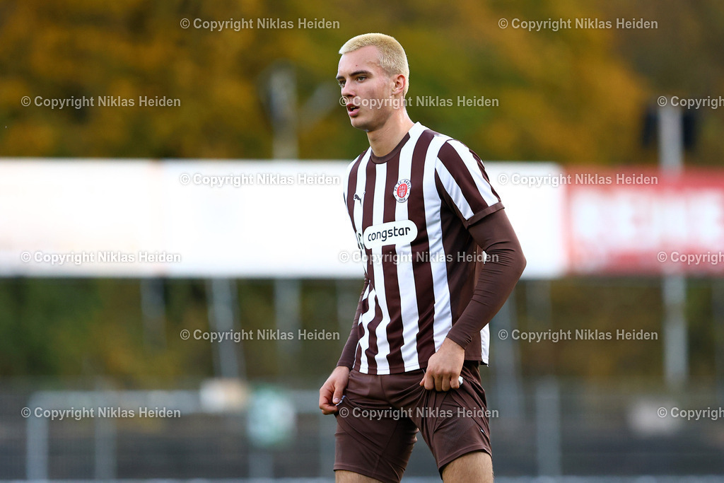 NH_FCStPauliU23_SVMeppen_RegionalligaNord_02112025 | #19 Toralf Friedrich Wilhelm Heiko Hense (FC St. Pauli U23)Fußball I Herren I Regionalliga Nord I Saison 2025-2026 I 17. Spieltag I FC St. Pauli U23 - SV Meppen I 02.11.2025 I Edmund-Plambeck-Stadion