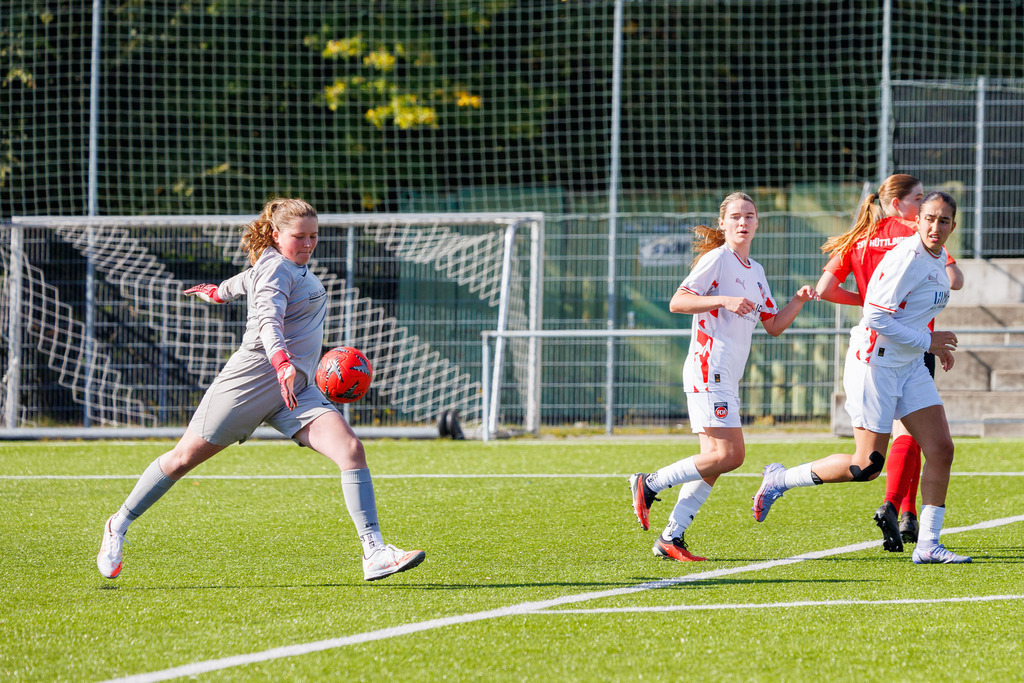 FCHHÜT_251003_3479 | 1.FC Heidenheim 1846 II vs. TSV Hüttlingen, Fußball, Frauen, Bezirkspokal, 2025/2026, 1.Runde, 03.10.2025 in Mergelstetten, Sportplatz 2(Foto: Michael Bulling) - Realisiert mit Pictrs.com