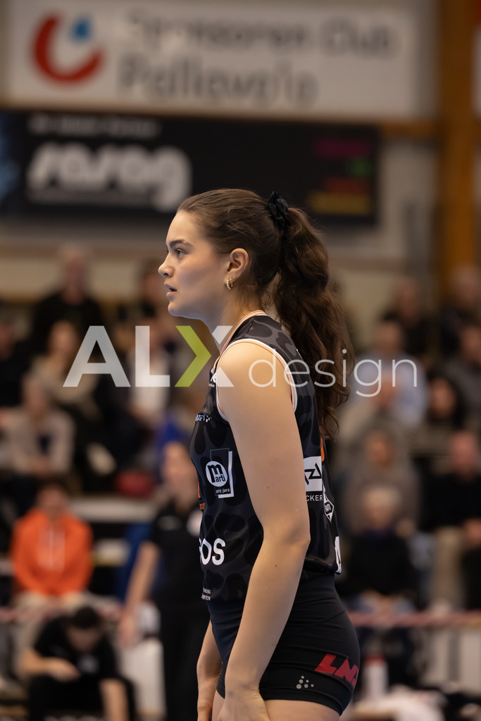 Volleyball I Frauen I Saison 2025-2026 I Volleyball NLA | Women I Round 16 I VC Kanti Schaffhausen - Viteos NUC I 31.01.2026 | 15 Von Micheli Alix (CH) (Viteos NUC) – Mittelblock - Realisiert mit Pictrs.com