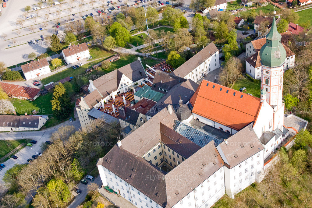Luftbild: Gebäudekomplex des Klosters Andechs im Ortsteil Erling in Andechs im Bundesland Bayern in Deutschland. Foto: IMG_17896.jpg vom 15.04.2009 durch Werner Riehm/FLY-FOTO.de
