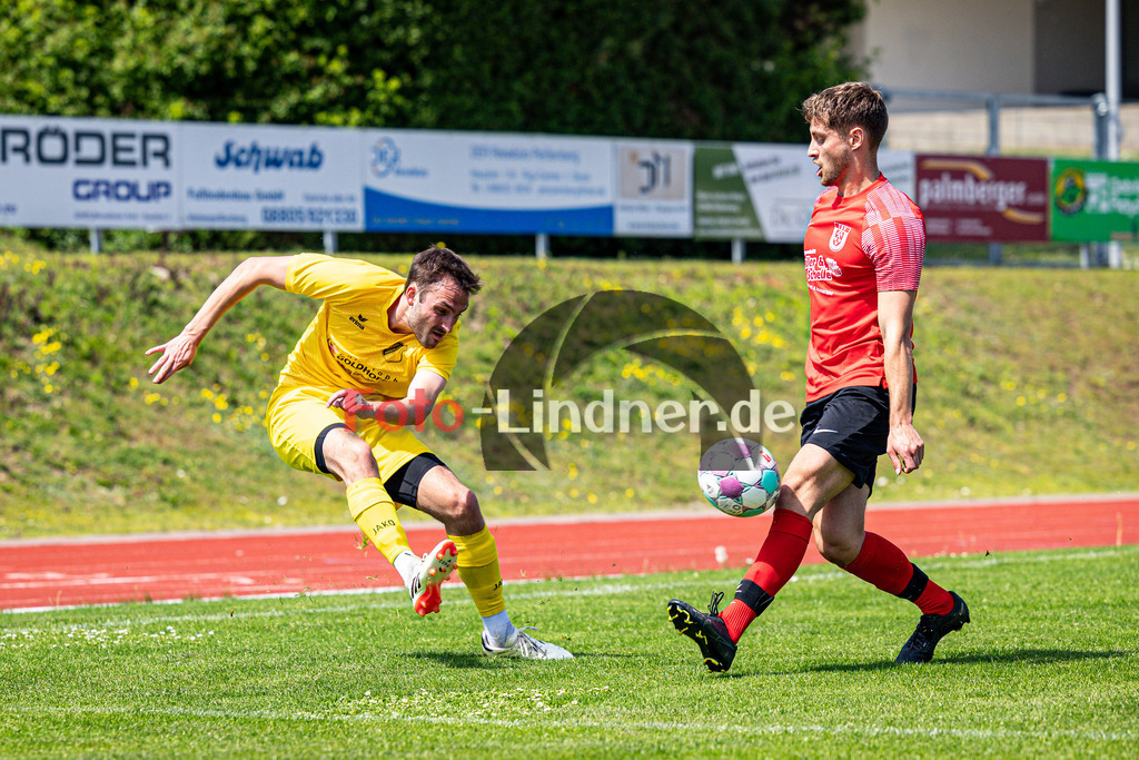 TSV Peißenberg vs SV Münsing-Ammerland | Abstiegs Qualifikationsrunde Kreisliga Gruppe C, TSV Peißenberg vs SV Münsing-Ammerland, 20240511,
Duell zwischen Stefan MANNWEILER (SVM 4) und Thomas VOELKLE (TSVP 15),
2024-05-11 in Peißenberg (Sportplatz Peißenberg)
Stefan MANNWEILER (SVM 4), Thomas VOELKLE (TSVP 15)
Copyright: WolfgangxLindner www.foto-lindner.de