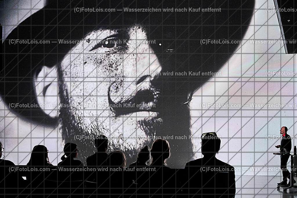 ALP8969_Linz_ARS-Elektr_MH_Nassplattenfotografie_Hetzendorfer Jonathan | (C)FotoLois.com, Alois Spandl, Linz an der Donau - ARS Elektronica Center, Multimediashow über Nassplattenfotografie von Markus Hofstätter, Fr 13. Oktober 2023.