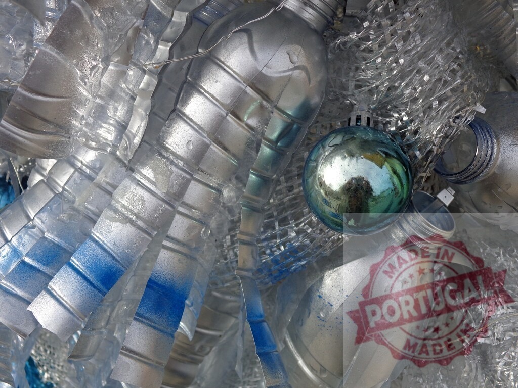 Christmas ball decorating pile of crushed plastic bottles | Silver and blue christmas ball decorating pile of crushed plastic bottles for recycling - Realisiert mit Pictrs.com