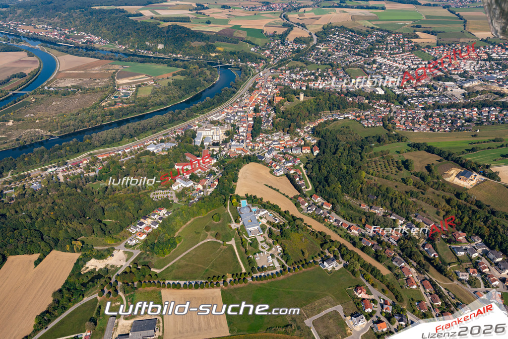 Aktuelles Luftbild von  bad-abbach - Die Luftaufnahme wurde 2020 mittels UL-Flugzeug erstellt ( keine Drohne ) - hochauflösende Kamera-Systeme von  Canon -Beste Qualität - Für grossformatige Ausdrucke geeignet. Die Geschenkidee !