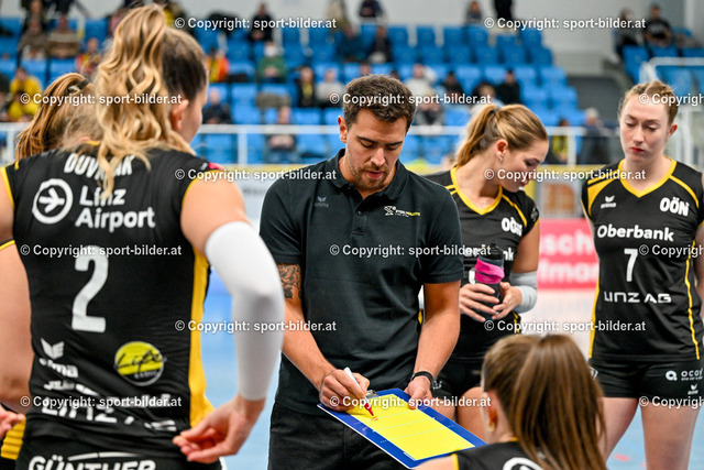 AUT, AVL, Steelvolleys Linz Steg vs PSV Volleyballgemeinschaft Salzburg | 06.01.2024, Sporthauptschule Kleinmuenchen, AUT, AVL, Steelvolleys Linz Steg vs PSV Volleyballgemeinschaft Salzburg, im Bild Facundo Murando, Trainer Steelvolleys Linz (Linz)


// AVL, Austrian Volley League Match between Steelvolleys Linz Steg vs PSV Volleyballgemeinschaft Salzburg in Linz, Austria on 2023/01/06