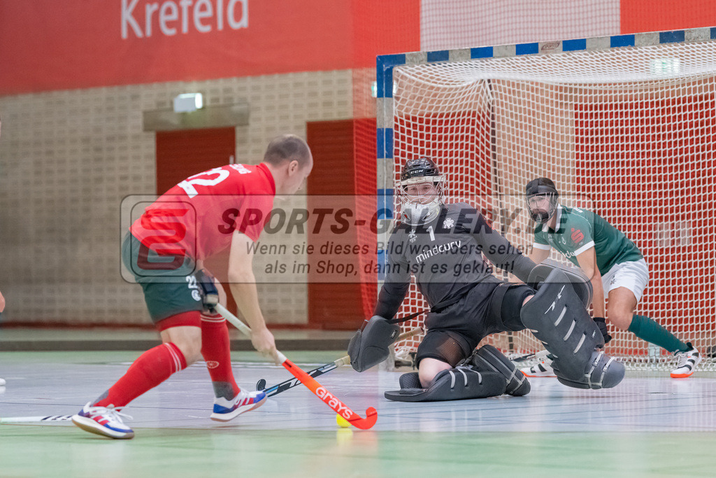 HK_20230108_102403 | 1. Bundesliga ( Halle ) Herren Crefelder HTC - Uhlenhorst Mülheim am 8.1.2023 Crefelder HTC  ( CHTC ), Krefeld , Lennart Küppers Torwart ( Uhlenhorst Mülheim #1 ) , Ehling Jonathan ( Crefelder HTC #22 )