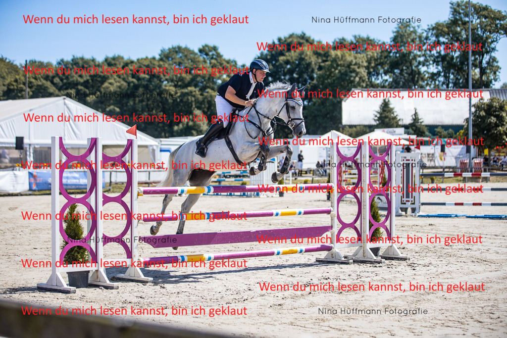 BK1A6223 | Turnierbilder Turnierfotos Nina Hüffmann Turnierfotografie Pferdefotografie Tierzeichnung Haustierzeichnung Pferdezeichnung Hundezeichnung Videograf  - Realisiert mit Pictrs.com