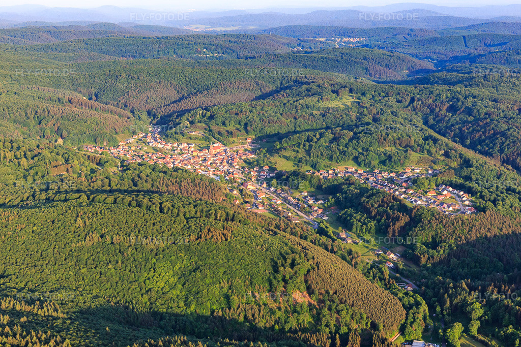 Luftbild: Ortsansicht von Nordwesten in Soucht im Bundesland Moselle in Frankreich. – Foto: IMG_107274.jpg vom 18.05.2018 durch Werner Riehm/FLY-FOTO.de – Auflösung des Originals: 5472 x 3648 px