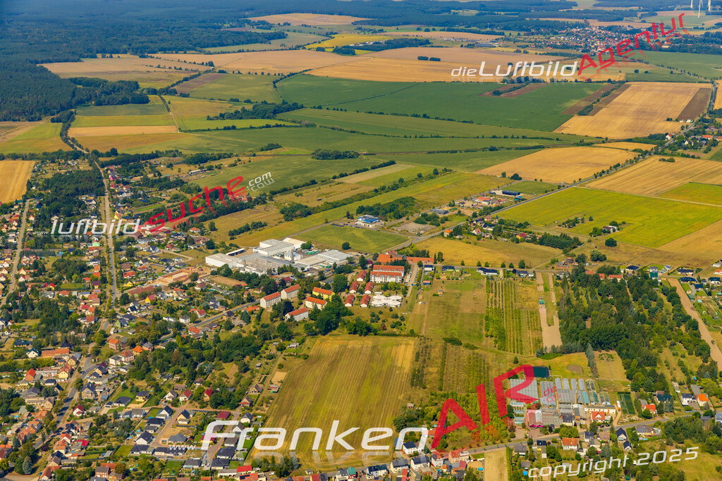 Vs Google Maps Rogätz - Die Luftaufnahme wurde 2025 vom UL-Flugzeug heraus erstellt ( keine Drohnenaufnahme ) - Hochauflösende Luftaufnahme - für Wandbilder und großformatige Ausdrucke geeignet. Das besondere Geschenk!Hier alle&nbsp;Infos zur Lizenzierung der LuftaufnahmeWir fliegen auch dieses Jahr wieder in Ihre Region um Luftbilder zu erstellen.- Luftbild anfragen