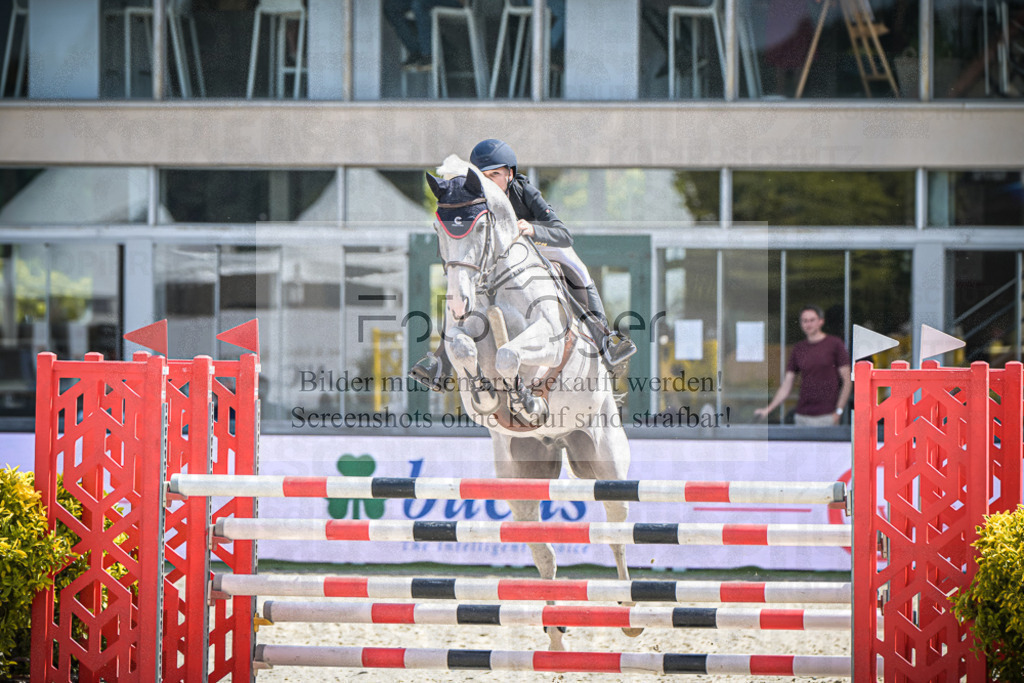 DOS_1868 | Entdecke hochwertige Reitturnierfotos von Foto Oger. Professionell, emotional und authentisch – jetzt Lieblingsmomente im Shop bestellen.Deutschlandweite Turnierfotografie. - Realisiert mit Pictrs.com