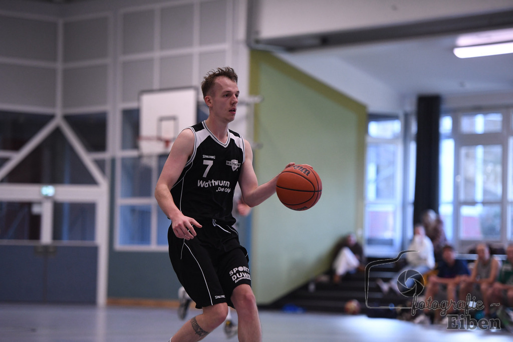 TuS Petersfehn-VfL Edewecht | Basketball Regionalliga; TuS Petersfehn (grau)-VfL Edewecht (schwarz) am 30.11.2025 in Petersfehn (Sporthalle Petersfehn), Photo: Philip Eiben 2025 - Realisiert mit Pictrs.com