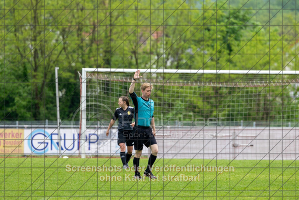 20250504_131452_0049 | #,1.FC Donzdorf (rot) vs. TSV Frommern (schwarz), Fussball, Frauen-Verbandsliga Württemberg, 18. Spieltag, Saison 2024/2025, Rasenplatz Lautertal Stadion, Süßener Straße 16, 73072 Donzdorf, 04.05.2025 - 13:00 Uhr,Foto: PhotoPeet-Sportfotografie/Peter Harich