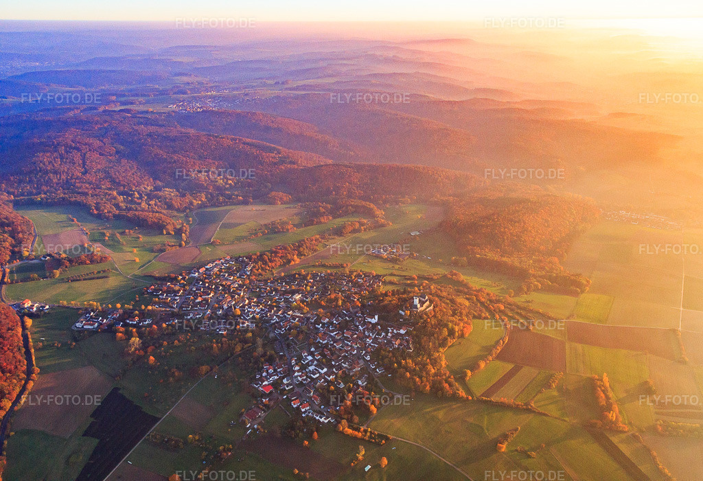 Luftbild: Odenwald im Abendlicht im Ortsteil Hering in Otzberg im Bundesland Hessen in Deutschland. Foto: IMG_085058.jpg vom 01.11.2015 durch Werner Riehm/FLY-FOTO.de
