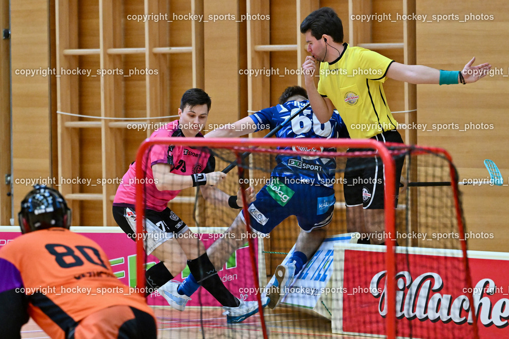 VSV Unihockey vs. Wiener Floorballferein 6.4.2024 | #79 Christopher Langer Wiener Floorballverein, #66 Jakob Rainer VSV Unihockey, Christoph Gruber Referee, VSV Unihockey vs. Wiener Floorballferein 6.4.2024, VSV Unihockey vs. Wiener Floorballferein  am 06.04.2024 in Villach (Ballspielhalle St. Martin), Austria, (Photo by Bernd Stefan)