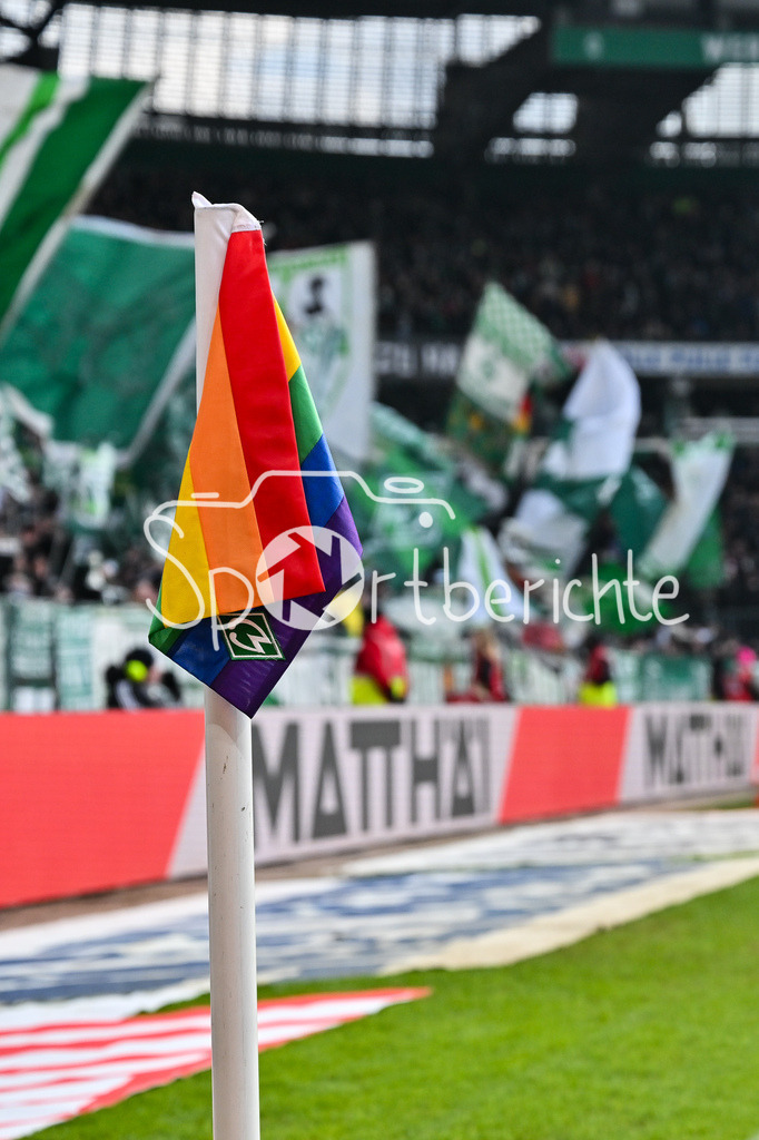 SV Werder Bremen - FC Bayern München | BREMEN, GERMANY - 14. FEBRUARY: im Bild die Regenbogenfahne im Weserstadion / Regenbogen Eckfahne / Symbolbild / Symbolfoto während dem Bundesligamatch zwischen dem SV Werder Bremen und dem FC Bayern München am 22. Spieltag im Weserstadion / DFL REGULATIONS PROHIBIT ANY USE OF PHOTOGRAPHS AS IMAGE SEQUENCES AND/OR QUASI-VIDEO