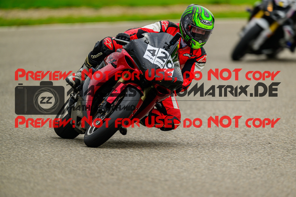 MaZZes_Fotomatrix_20241002_6007705_9905 | GELB