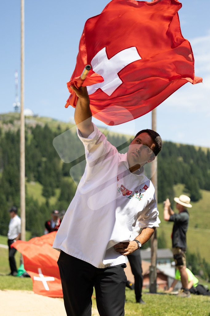 Rigi2025_2031 | Die Schwinger des Schwyzer Kantonalen Schwingerverbandes: Fotos, die Dynamik und Leidenschaft festhalten, sowie emotionale Momente aus dem traditionellen Schwingsport zeigen. - Realisiert mit Pictrs.com