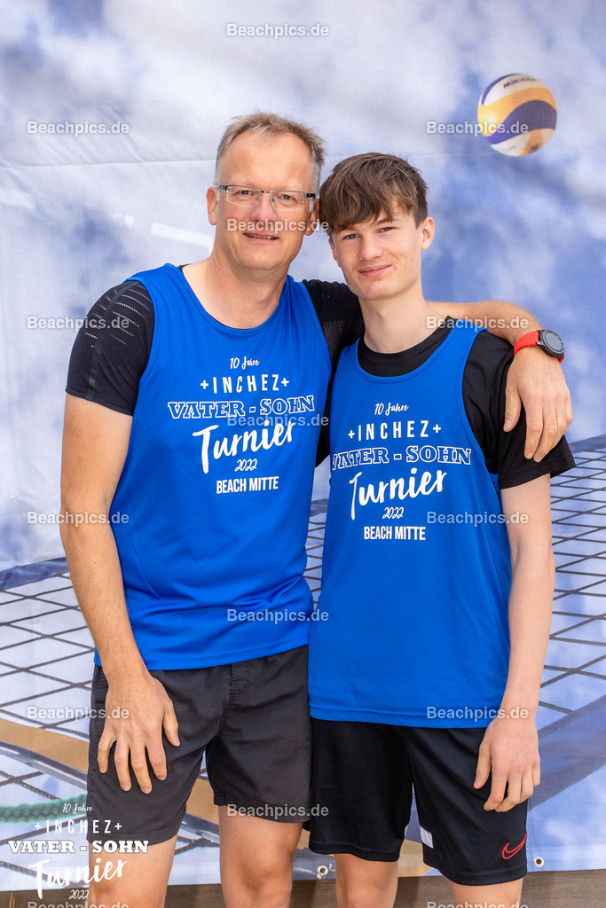 2022-00063101-Vater-Sohn-Turnier-Teamfotos-2 | 26.05.2022; Berlin Foto: Gerold Rebsch - www.beachpics.de