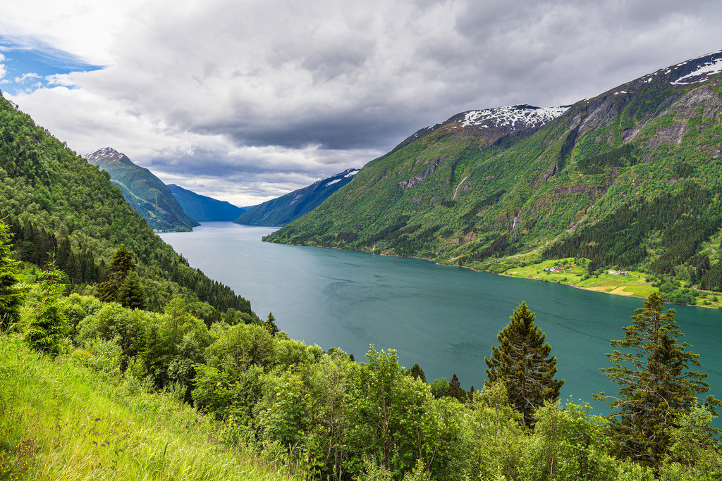 Blick über den Fjærlandfsjord in Norwegen | Blick über den Fjærlandfsjord in Norwegen.
