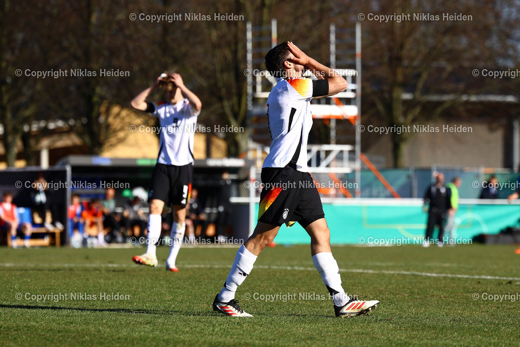 NH_DeutschlandU19_SlowenienU19_UEFAQualifikationsturnier_19032025 | #8 Kjell Wätjen (Deutschland U19) ärgert sich über eine vergebene Chance.Fußball I Junioren I UEFA-U19-Europameisterschaft I Saison 2024-2025 I Qualifikationsturnier I Deutschland U19 - Slowenien U19 I 19.03.2025 I Drömlingstadion