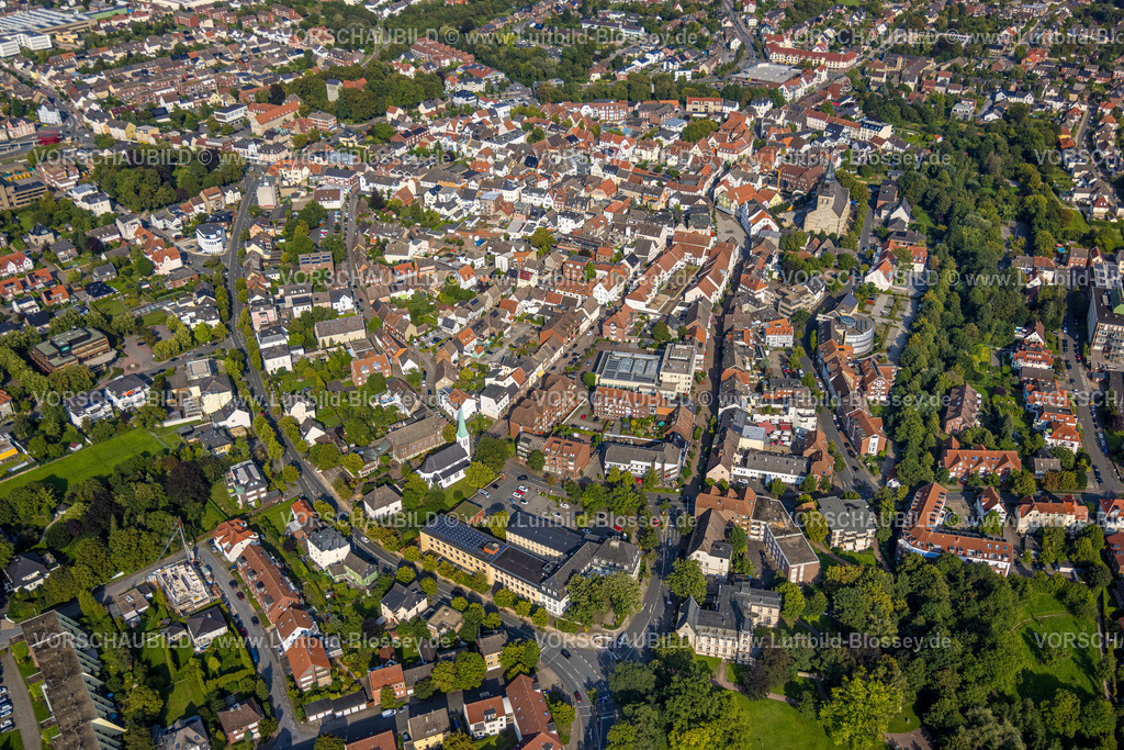 Beckum230804718 | Luftbild, Stadtzentrum Innenstadtansicht mit kath. Kirche St. Stephanus und Marktplatz, Rathaus und Christuskirche, Beckum, Münsterland, Nordrhein-Westfalen, Deutschland