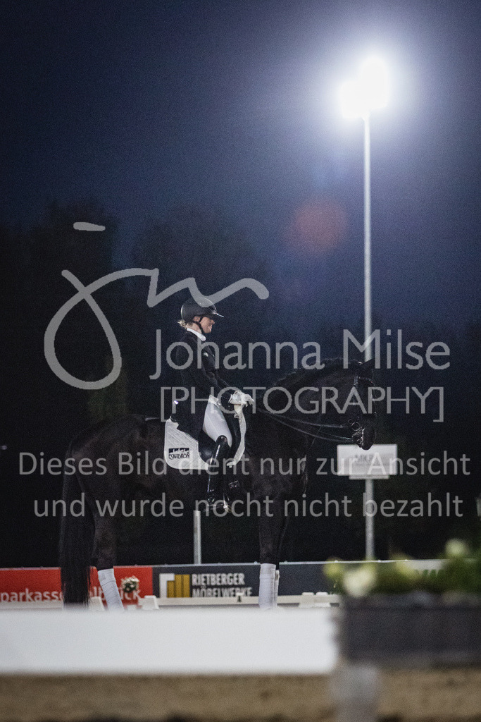 230429_Dressurfestival_S-Kür-362 | Deine schönsten Turniermomente als professionelle Fotos! Entdecke hochwertige Pferdesport-Fotografie im Online-Shop. Jetzt Fotos finden & bestellen!