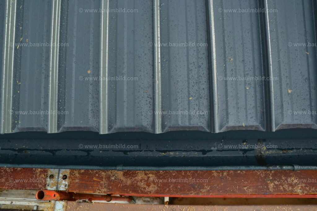 bib-lg11-spenglerarbeiten-0136 | Nach LV-Leistungsgruppen sortierte Detailfotos über den Bau eines Hauses. Alle Hausbau-Bilder direkt vom Urheber und Autor der Website Haus-Selber-Bauen.com