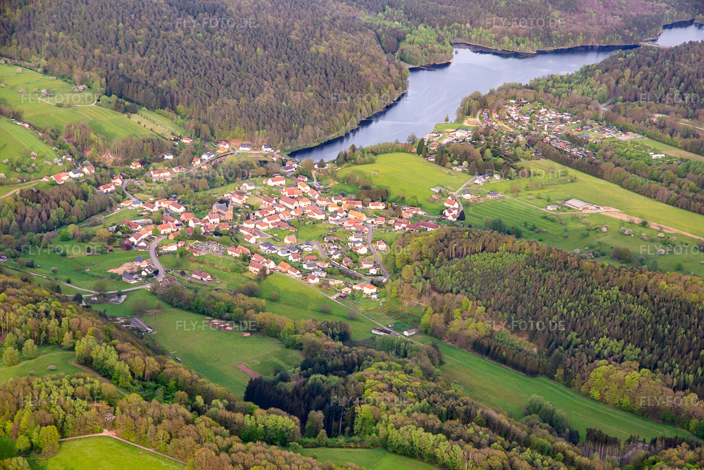 Luftbild: Étang de Haspelschiedt in Haspelschiedt im Bundesland Moselle in Frankreich. Foto: IMG_140447.jpg vom 30.04.2024 durch Werner Riehm/FLY-FOTO.de
